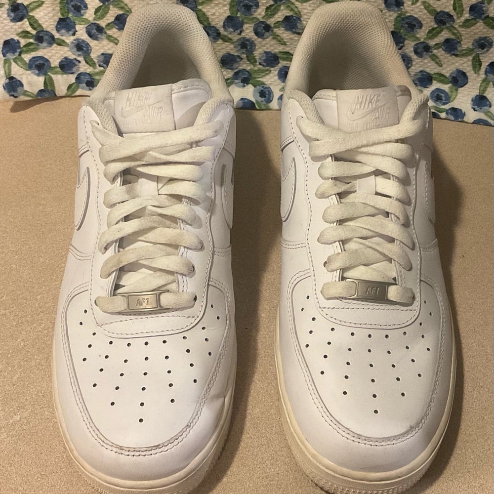 Nike White Air Force 1 Sneakers Classic Design